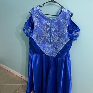 Custom made dress didn’t fit properly because I’m to busty. Has never been worn